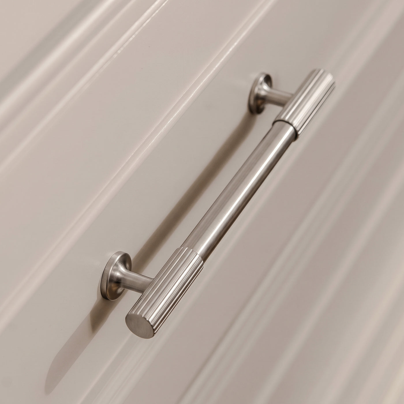 Leebank Skåpshandtag — miljöbild, Satin chrome plate