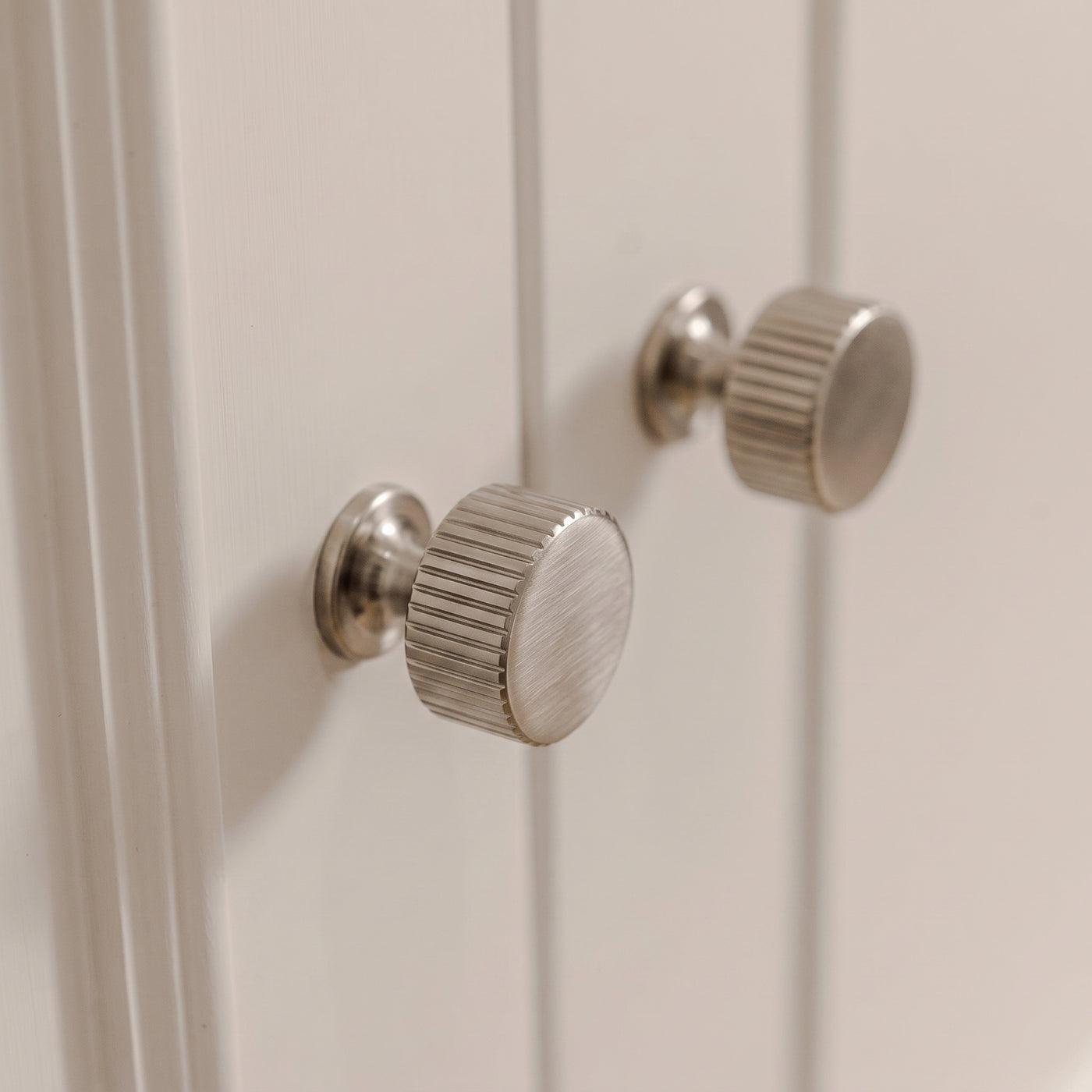 Leebank Skåpsknopp — miljöbild, Satin nickel plate