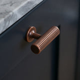 Leebank T-bar handtag — miljöbild, Aged copper