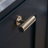 Leebank T-bar handtag — miljöbild, Polished nickel plate