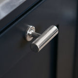 Leebank T-bar handtag — miljöbild, Satin chrome plate
