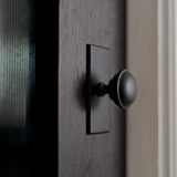 Queslett Skåpsknopp rektangulär — miljöbild, Matt black lacquered