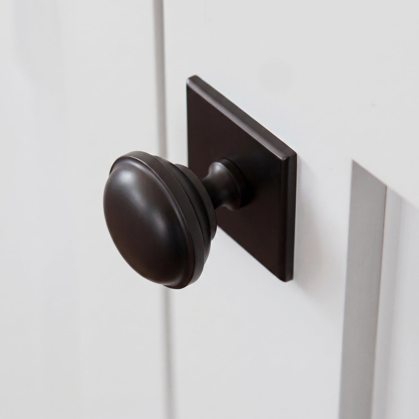 Queslett Skåpsknopp fyrkantig — miljöbild, Dark bronze