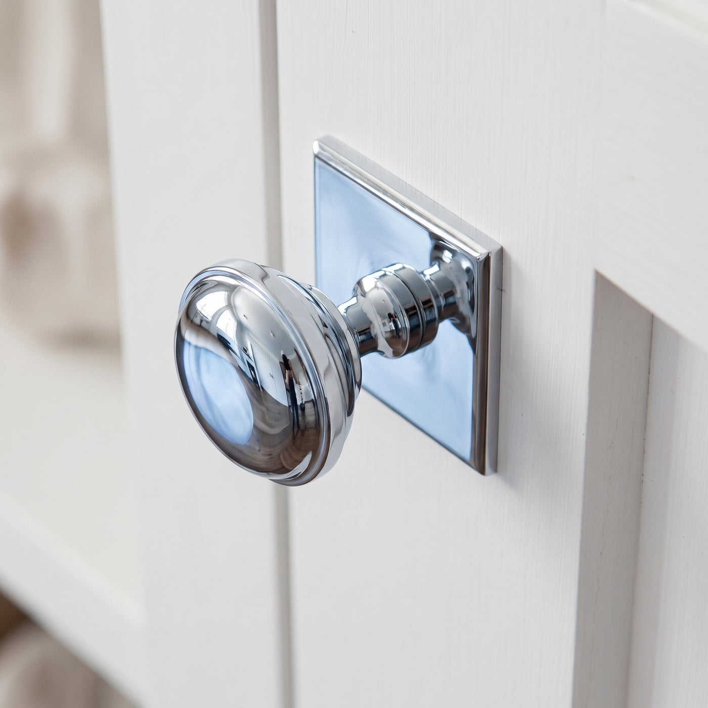 Queslett Skåpsknopp fyrkantig — miljöbild, Polished chrome plate