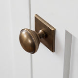 Queslett Skåpsknopp fyrkantig — miljöbild, Satin antique satin lacquered