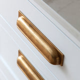 Queslett Cup-handtag — Antik mässing. Design by Richard Burke Design.