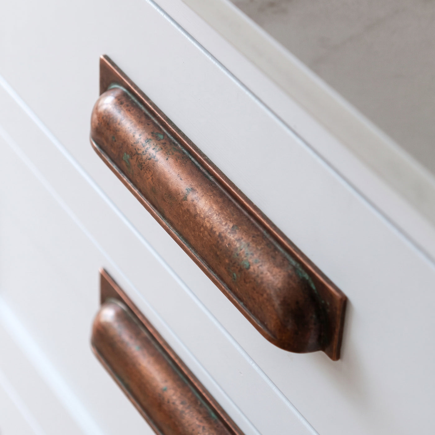 Queslett Cup-handtag — miljöbild, Aged copper