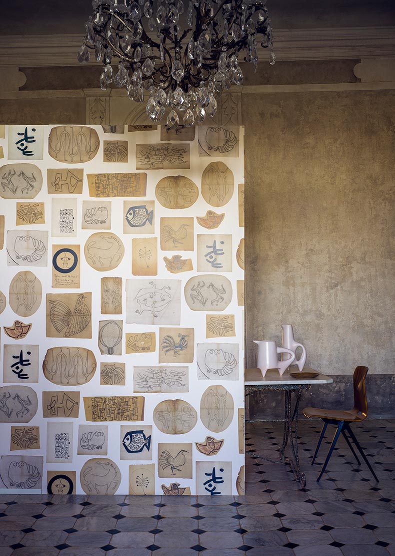 Atelier Jean room setting — Pierre Frey wallpaper