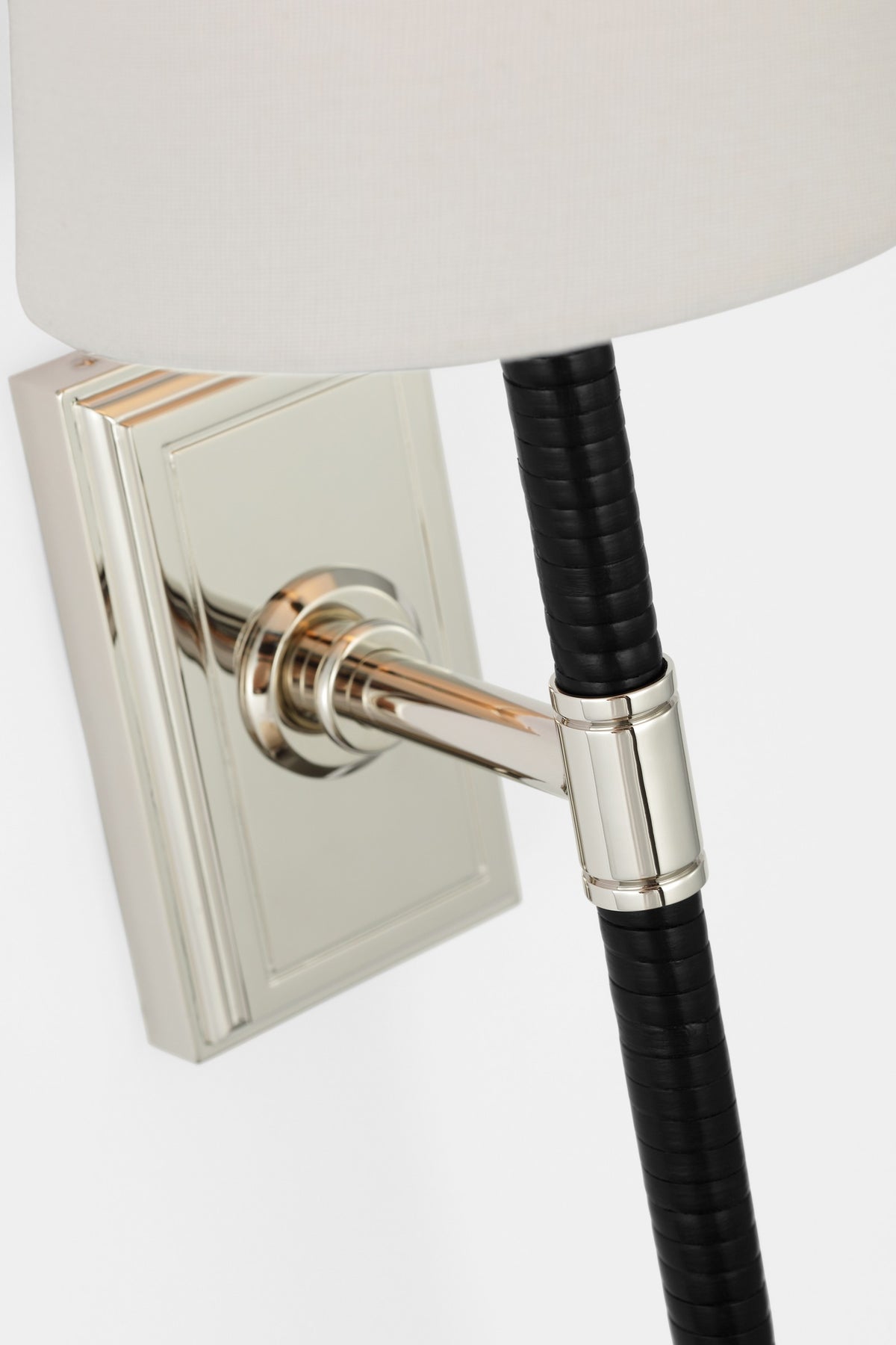 Basden 16" Tail Vägglampa — Chapman & Myers for Visual Comfort & Co. detaljbild