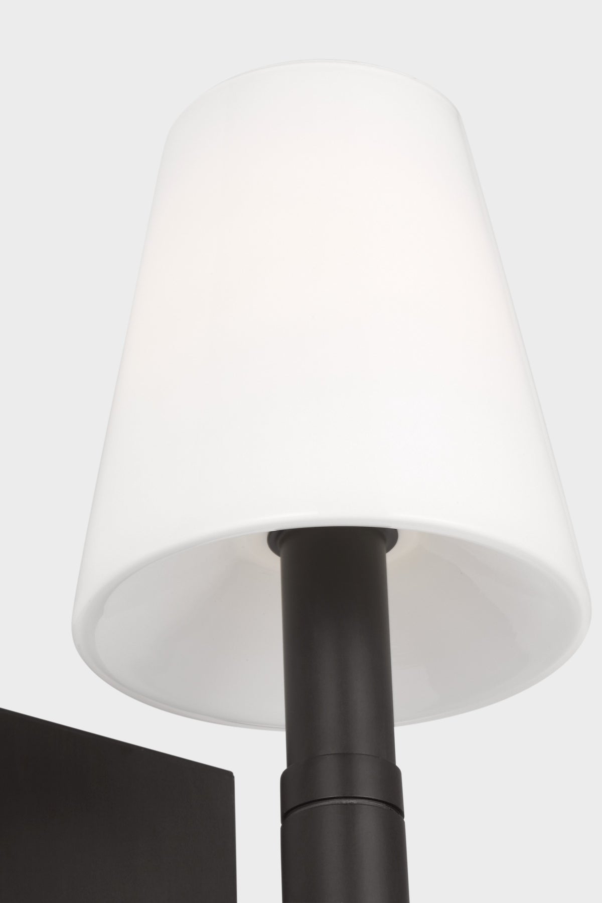 Beckham Classic Rectangular Vägglampa — Thomas O'Brien for Visual Comfort & Co. detaljbild