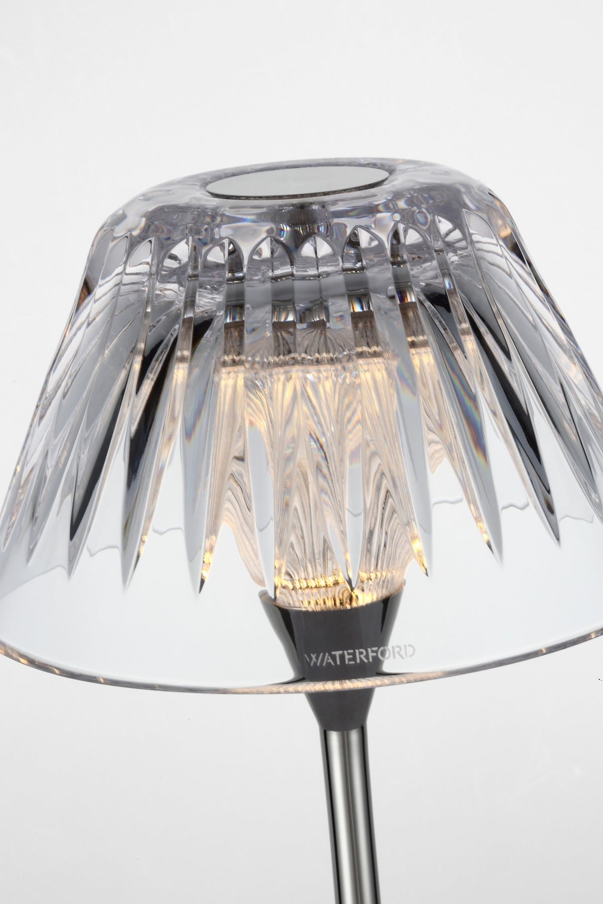 Blaze 12" Rechargeable Bordslampa — Waterford for Visual Comfort & Co. — Polished Nickel with Clear Crystal detaljbild