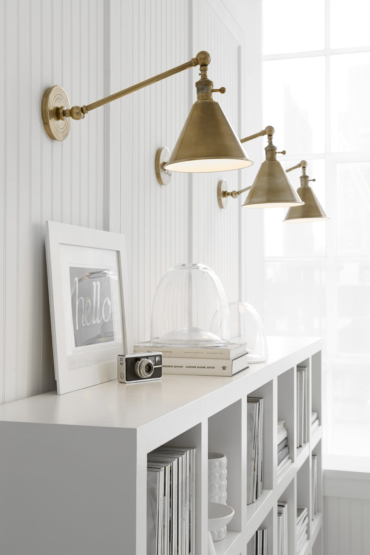 Boston Functional Single Arm Library Light -seinävalaisin — Chapman & Myers for Visual Comfort & Co. miljöökuva