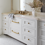 Bournville Apparathandtag — Antik mässing. Design by JK Interior Living.
