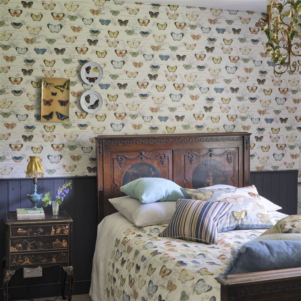 Butterfly Studies Tapet — Designers Guild i miljö
