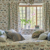Butterfly Studies Tyg — Designers Guild i miljö