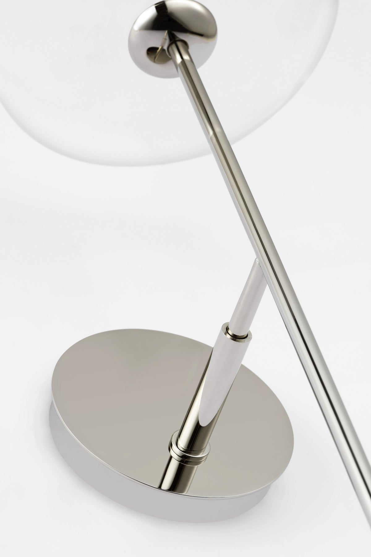 Calvino Large Tail Vägglampa — Ian K. Fowler for Visual Comfort & Co. detaljbild