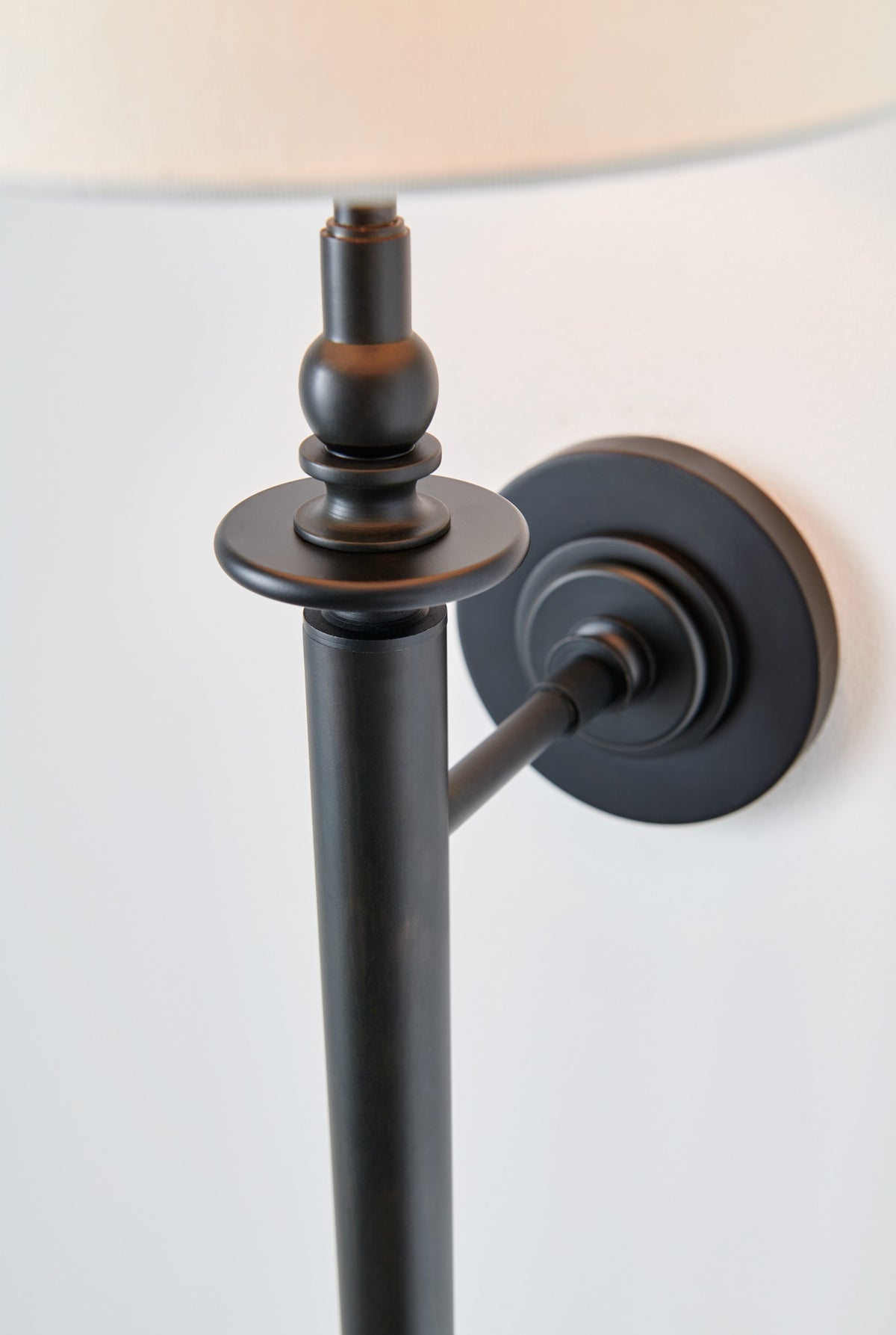 Capri Tail Vägglampa — Thomas O'Brien for Visual Comfort & Co. miljöbild