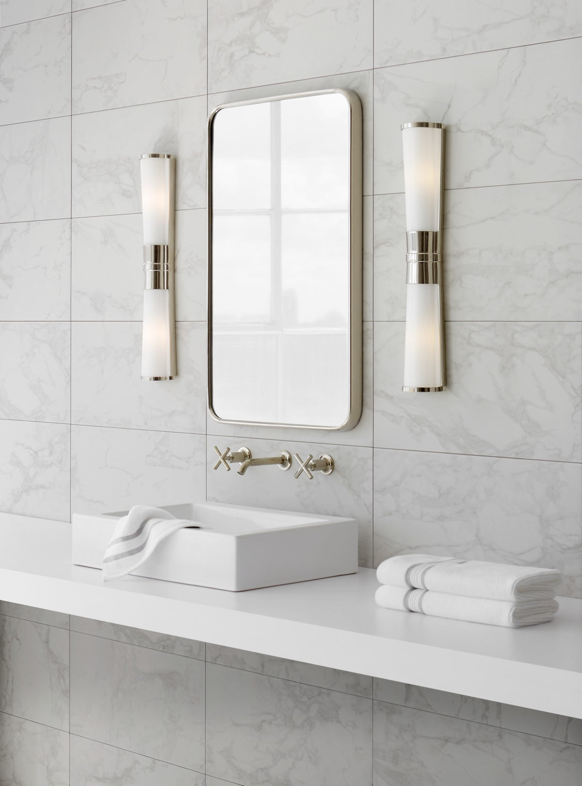 Carew Linear Vägglampa — Chapman & Myers for Visual Comfort & Co. miljöbild