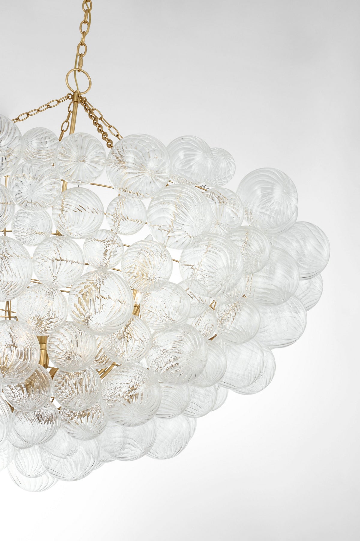 Talia 56" Takkrona — Julie Neill for Visual Comfort & Co. — Gild and Clear Swirled Glass detaljbild