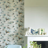 Chimney Swallows Tapet — Designers Guild i miljö