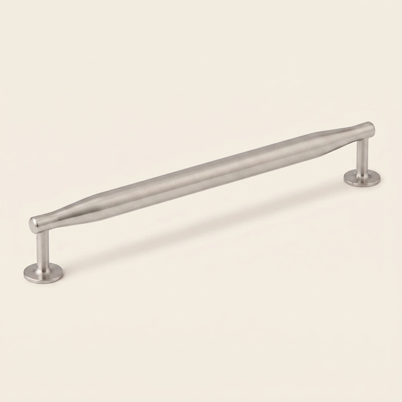 Colmore Skåpshandtag — Hand-borstad nickel