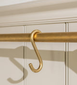 Cotswold Mässing S Krok — Antik mässing. Design by Summer House Style.