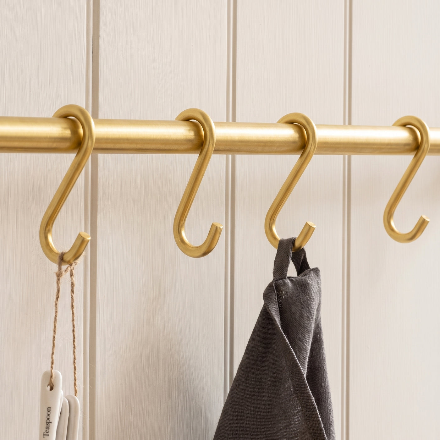 Cotswold Mässing S Krok — miljöbild, Satin mässing, satinlack