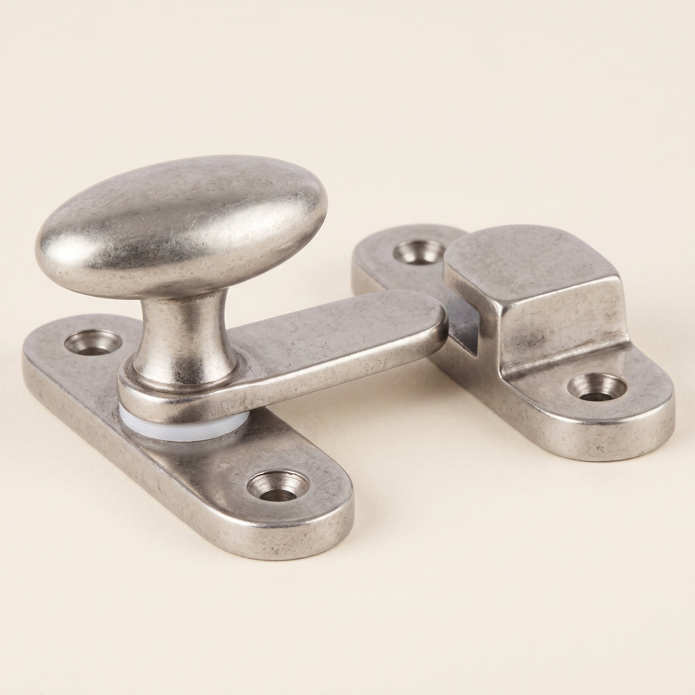 Cotswold Skåpsvred — Antik nickel