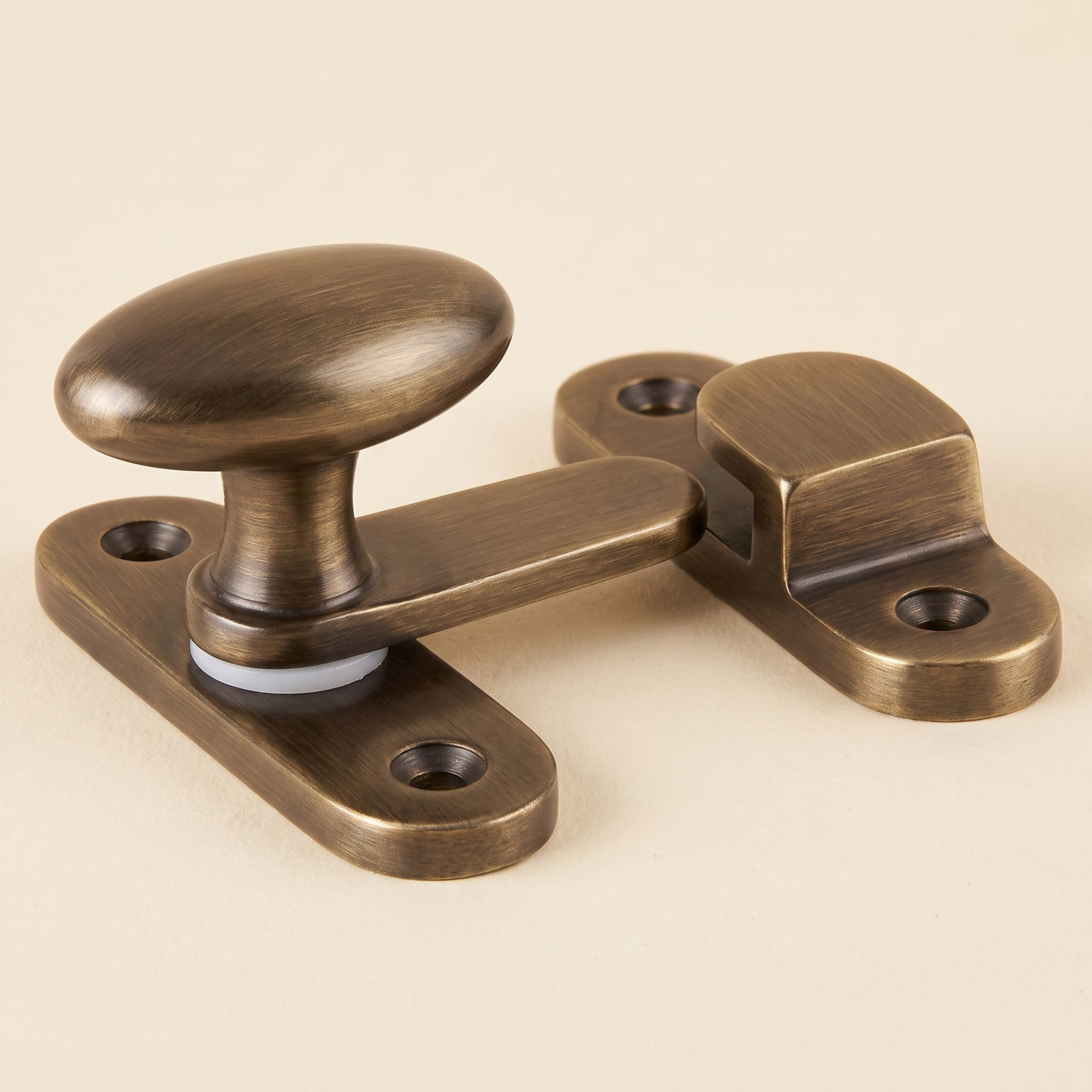 Cotswold Skåpsvred — Satin antik, satinlack