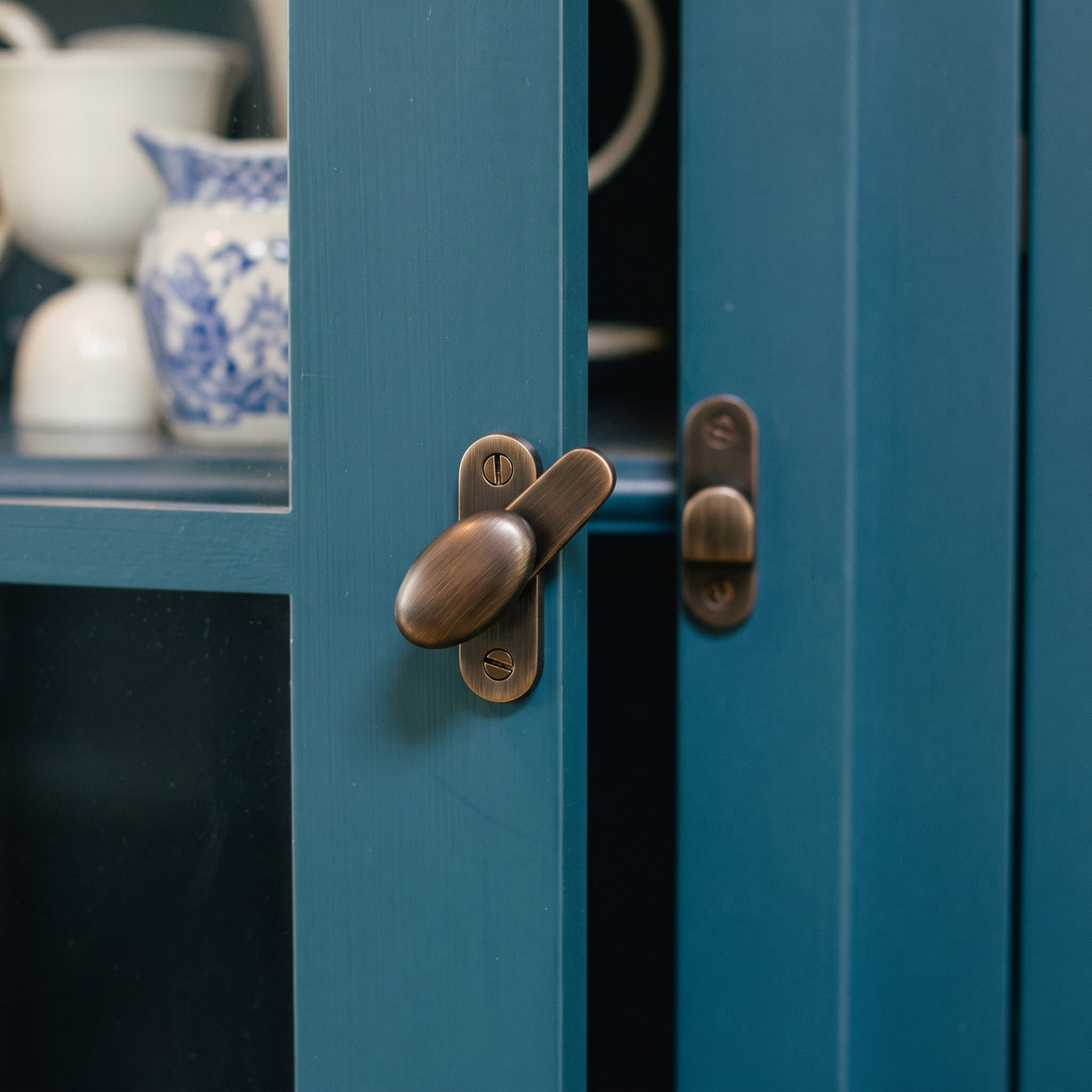 Cotswold Skåpsvred — miljöbild, Satin antik, satinlack