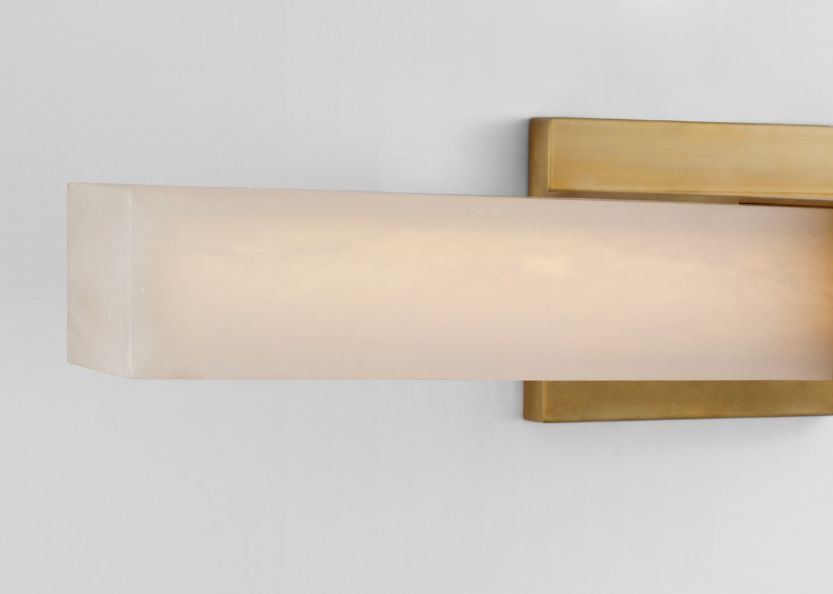 Covet 24" Over The Mirror Vägglampa — Kelly Wearstler for Visual Comfort & Co. — Antique-Burnished Brass with Alabaster detaljbild