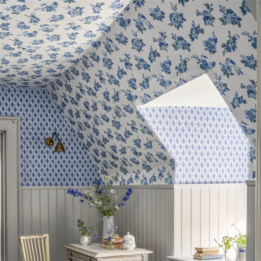 Craven Street Flower Delft Tapet — Designers Guild i miljö