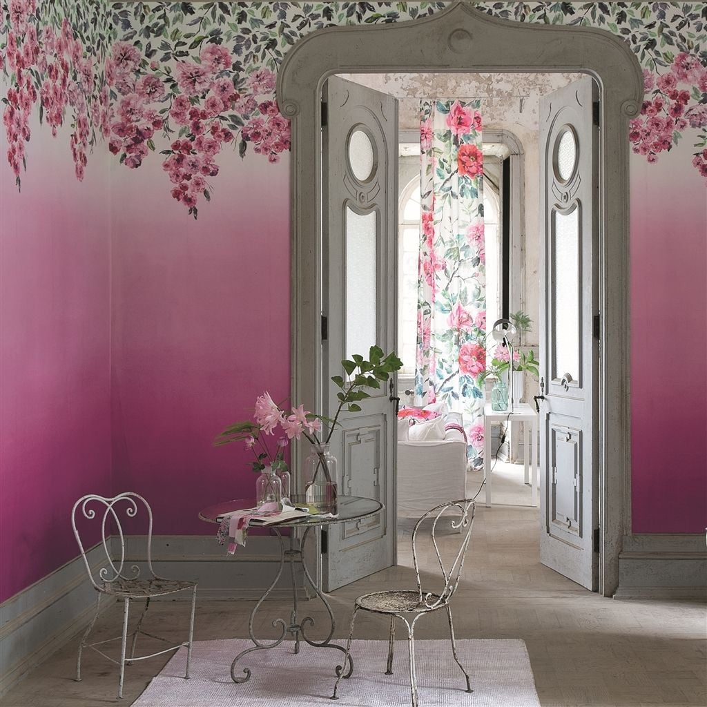 Trailing Rose Tapet — Designers Guild i miljö