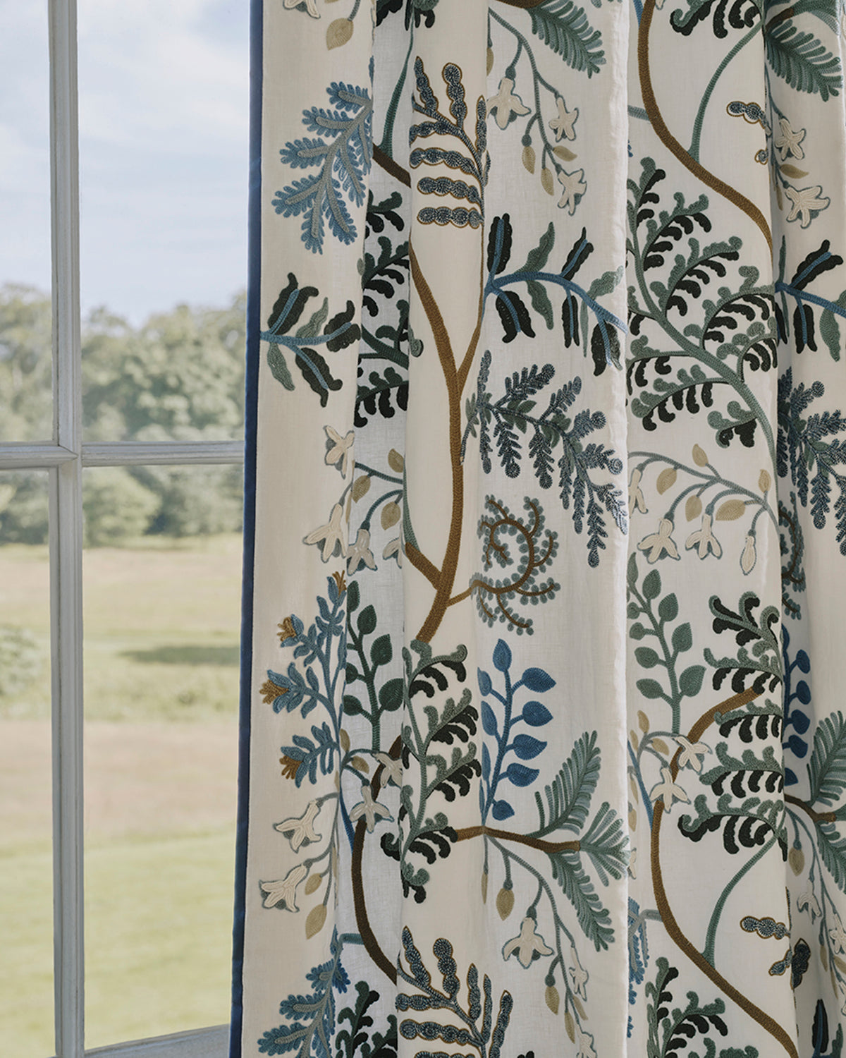 Ellerdine miljöbild — Colefax & Fowler tyg