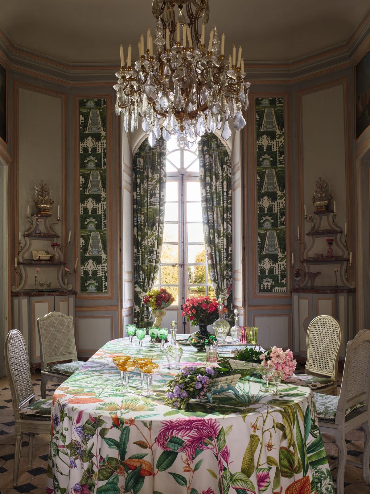 Fantaisie Tropicale room setting — Pierre Frey fabric