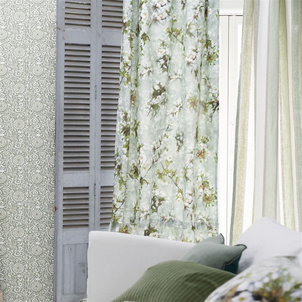 Fleur D Assam Tyg — Designers Guild i miljö