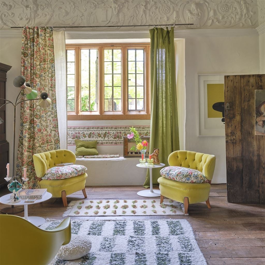 Folk Flower Tyg — Designers Guild i miljö