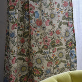 Folk Flower Tyg — Designers Guild i miljö