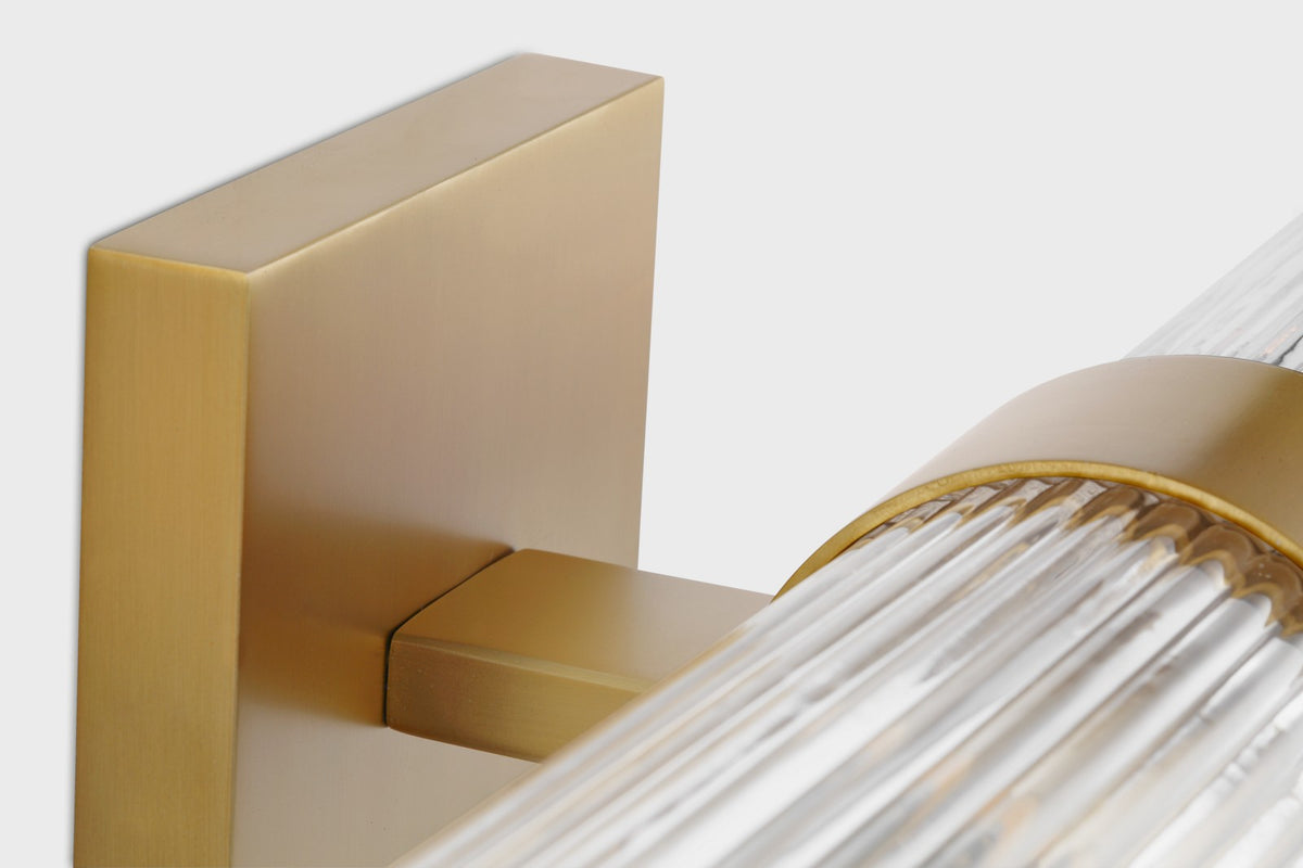 Geneva Linear Vägglampa — Chapman & Myers for Visual Comfort & Co. — Burnished Brass with Clear Glass detaljbild