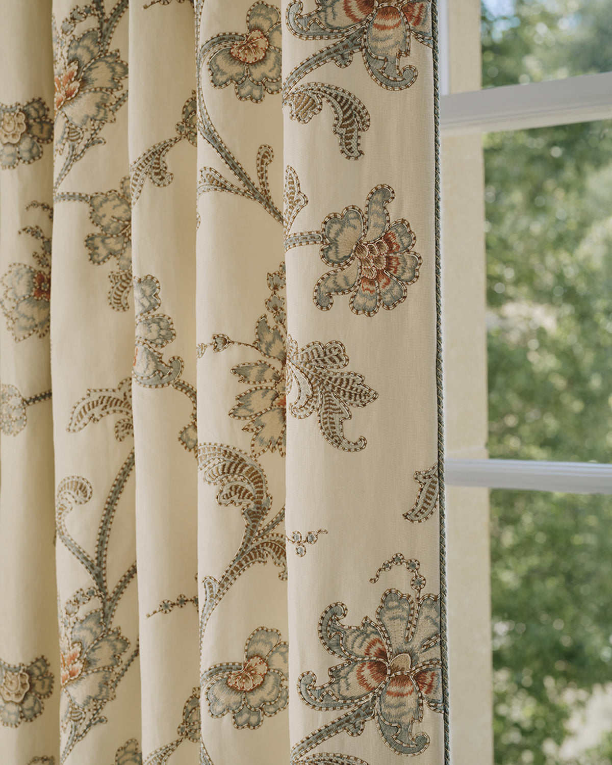 Genevieve miljöbild — Colefax & Fowler tyg
