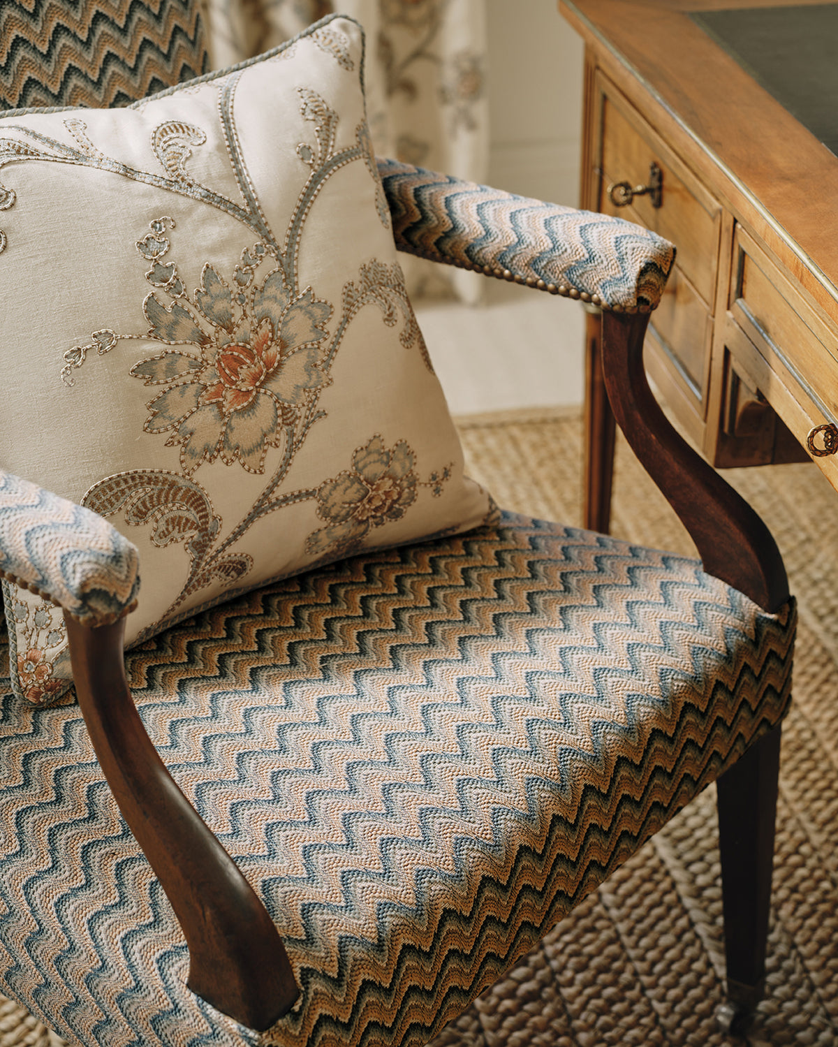 Genevieve miljöbild — Colefax & Fowler tyg