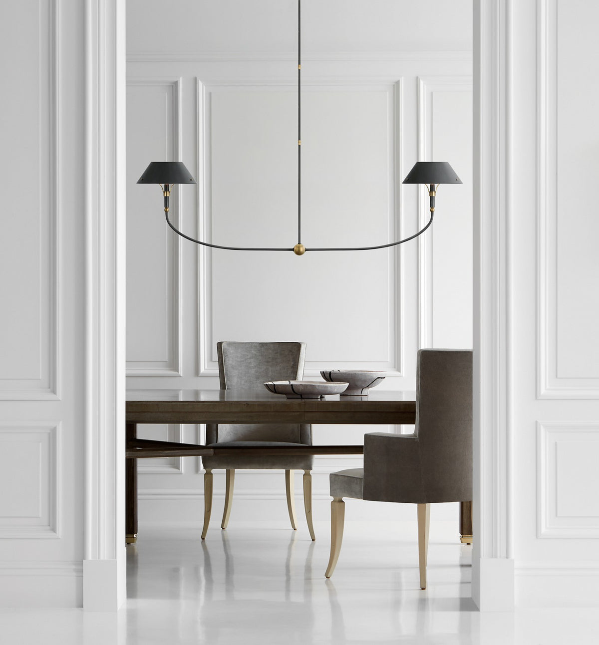 Turlington XL Taklampa — Thomas O'Brien for Visual Comfort & Co. — Bronze and Hand-Rubbed Antique Brass with Bronze Shade miljöbild