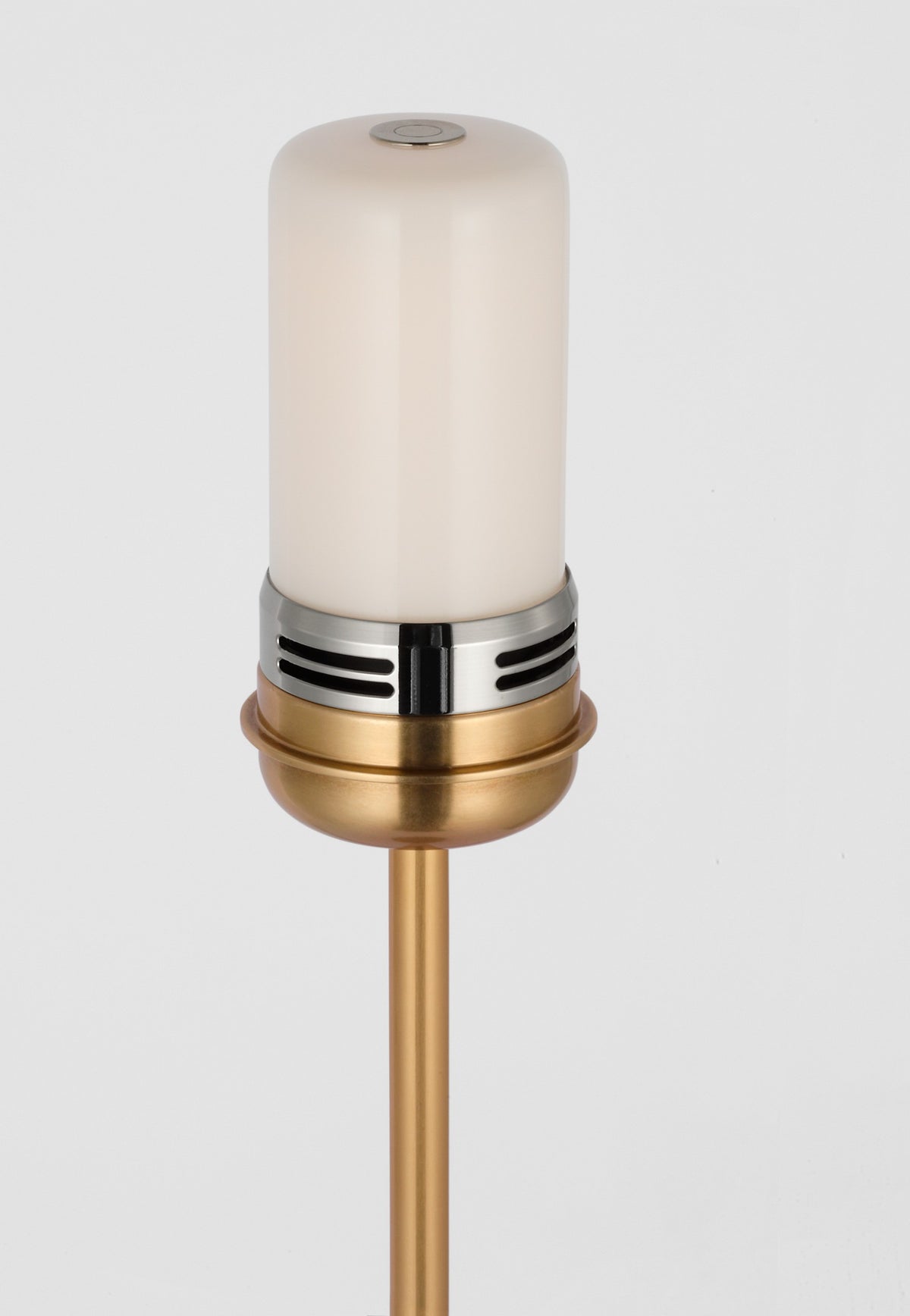 Hackney 24" Cordless Bordslampa — J. Randall Powers for Visual Comfort & Co. — Hand-Rubbed Antique Brass with Linen Shade detaljbild