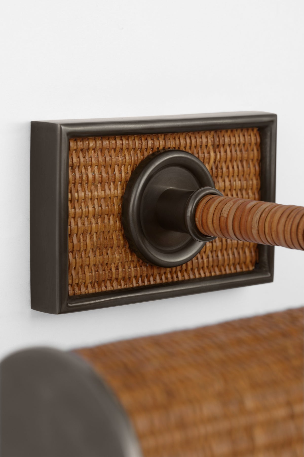 Halwell 24" Tavelbelysning — Chapman & Myers for Visual Comfort & Co. detaljbild