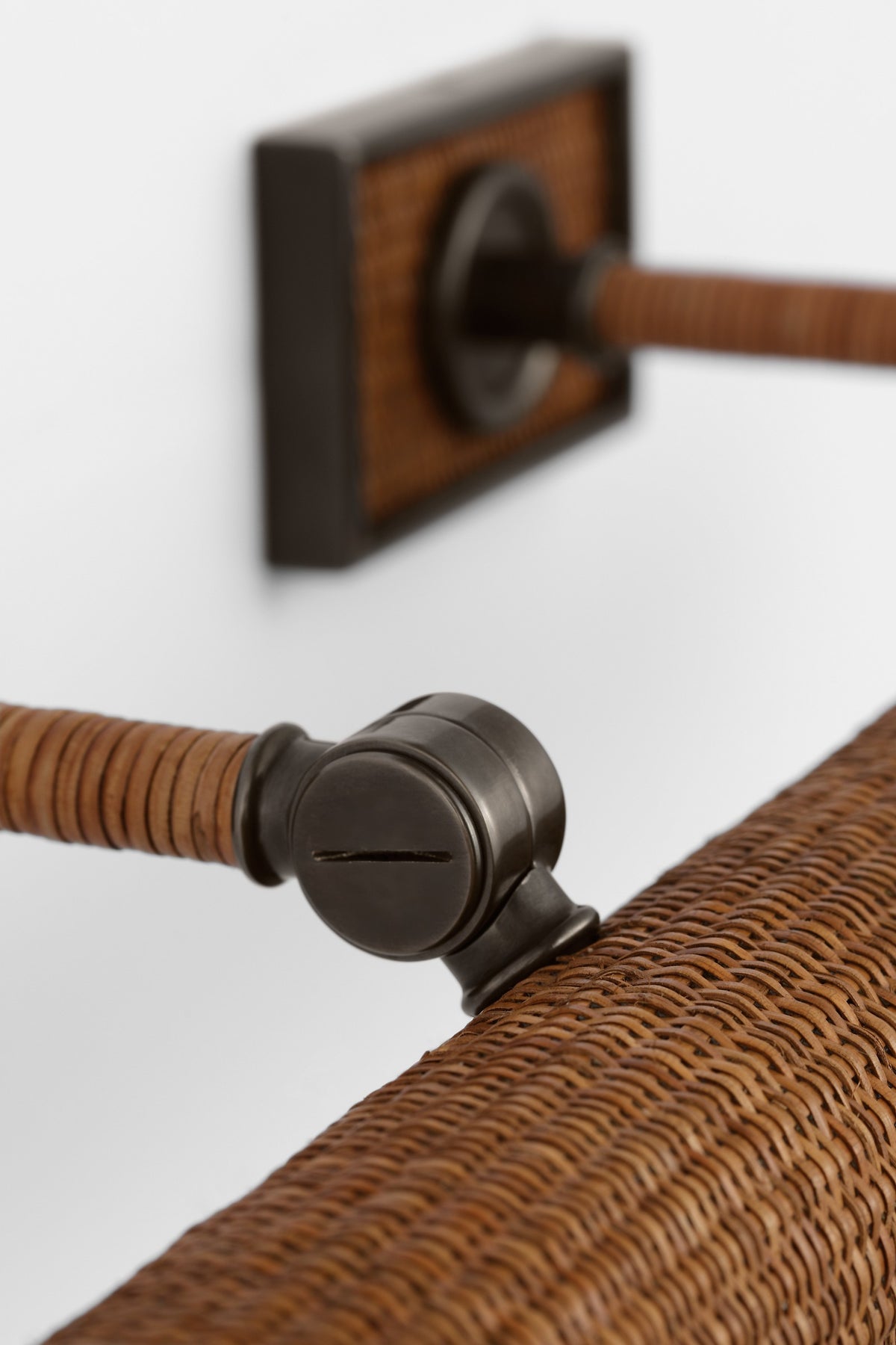 Halwell 24" Tavelbelysning — Chapman & Myers for Visual Comfort & Co. detaljbild