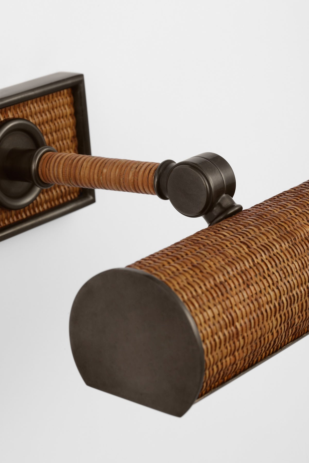Halwell 8" Tavelbelysning — Chapman & Myers for Visual Comfort & Co. detaljbild
