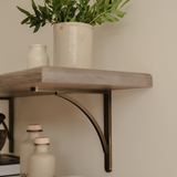 Handsworth Infälld hyllkonsol — Satin antik, satinlack. Design by Holly Oak House and Roseywood Interiors.