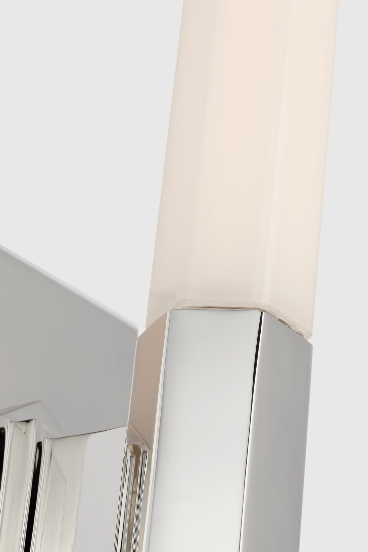 Hawthorne 13" Single Vägglampa — Chapman & Myers for Visual Comfort & Co. — Polished Nickel with White Glass detaljbild