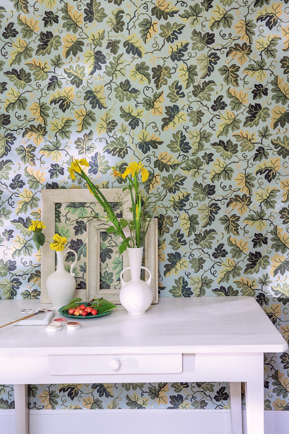 Hedera room setting — Pierre Frey wallpaper