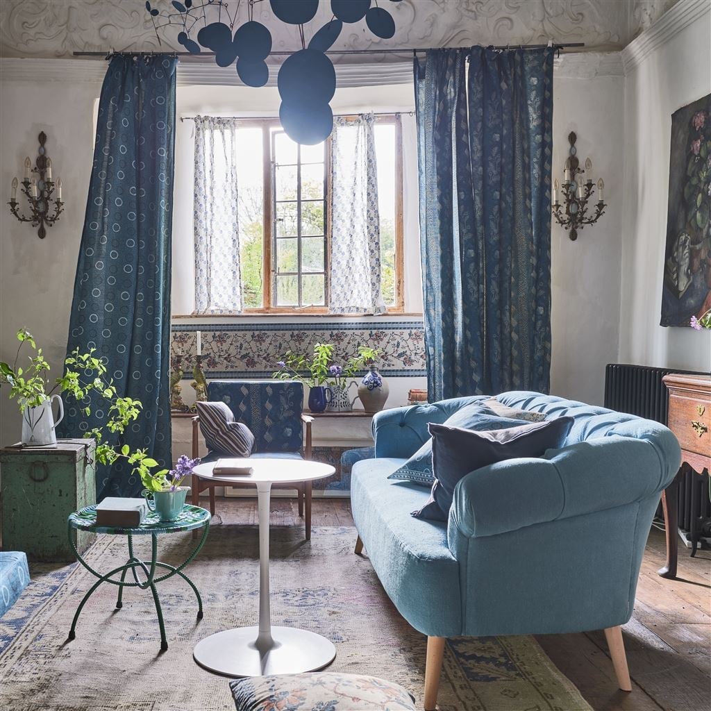 Indigo Circles Tyg — Designers Guild i miljö